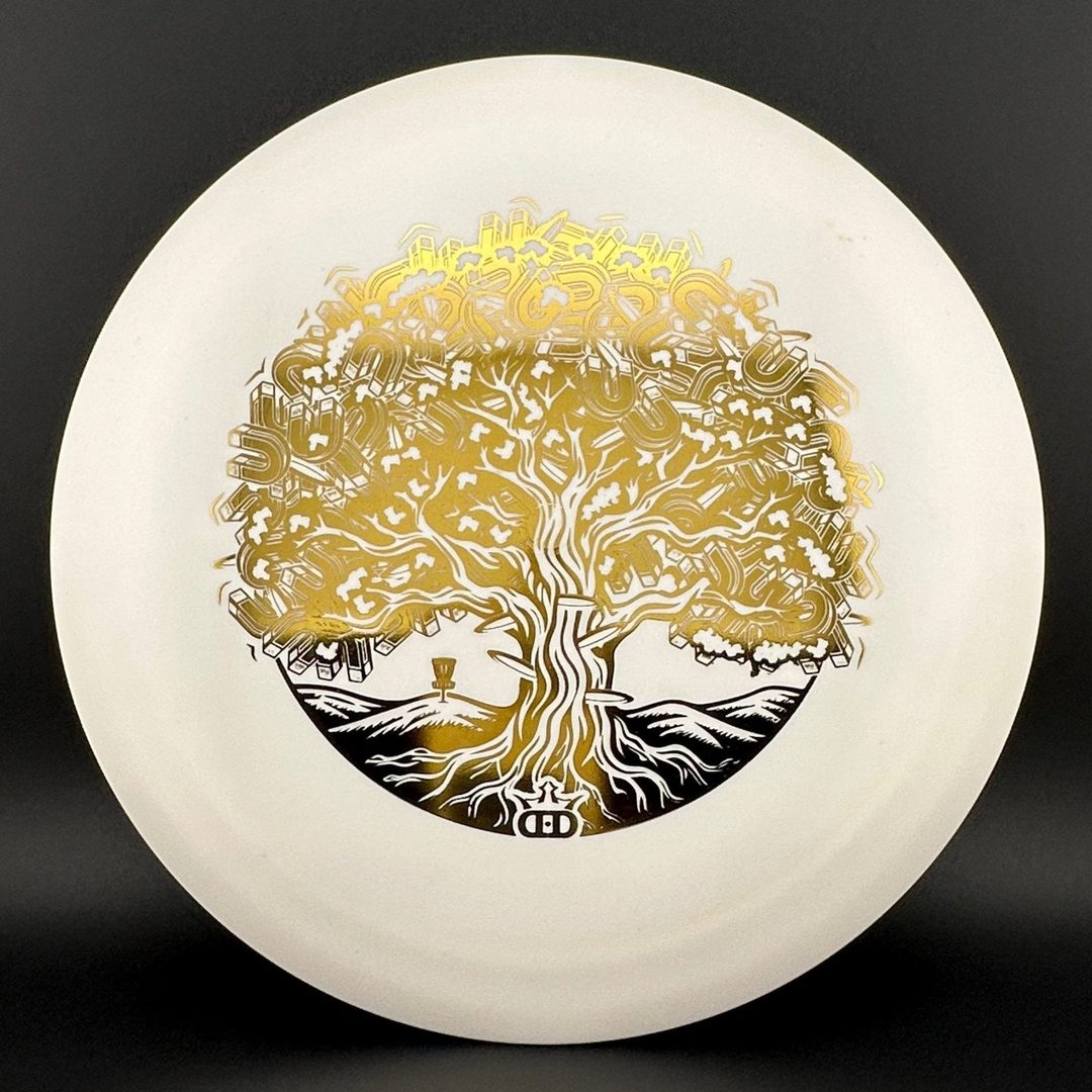 Lava Trespass - Tree Magnet stamp Dynamic Discs