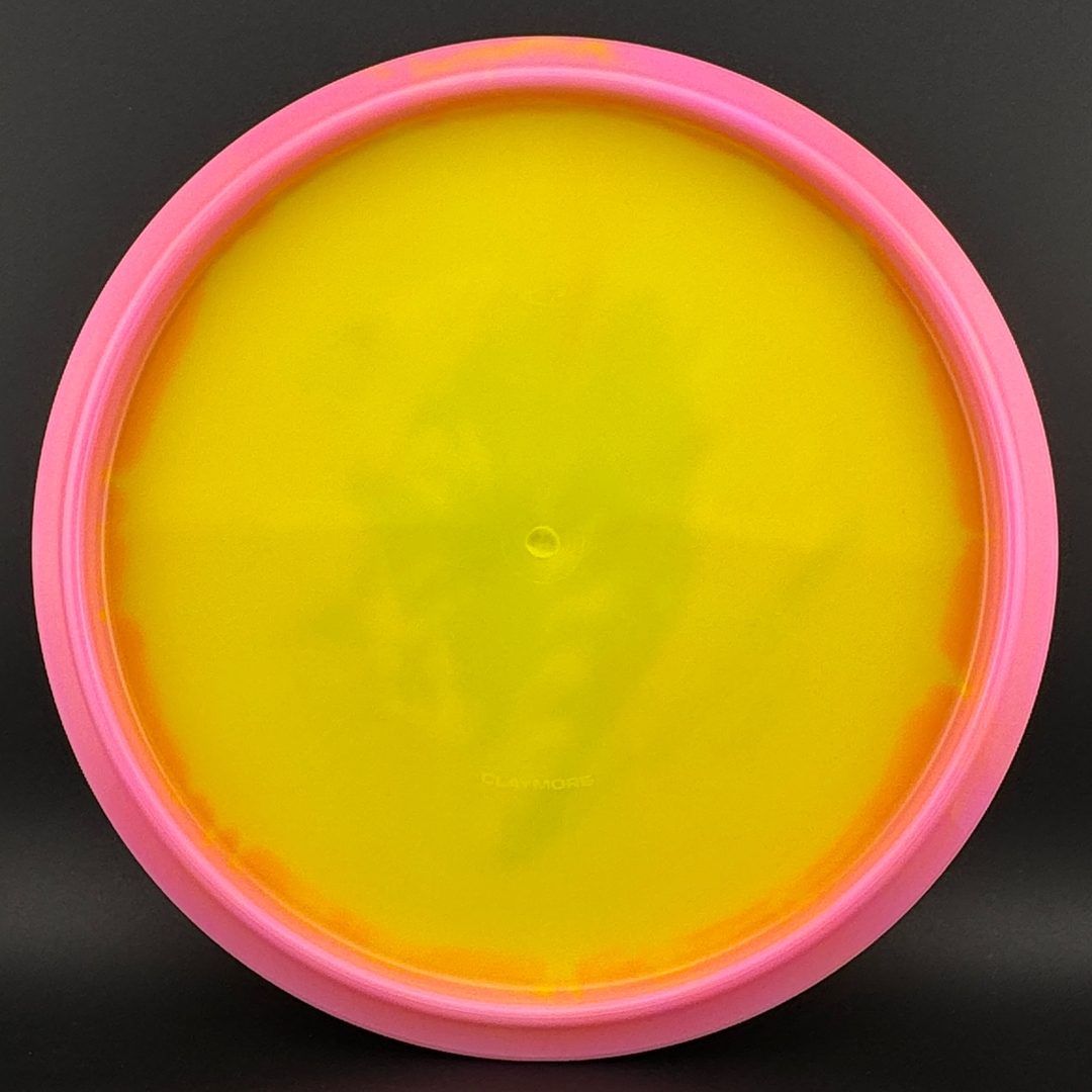 Gold Orbit Claymore - Kristin Latt 2026 Team Series Latitude 64