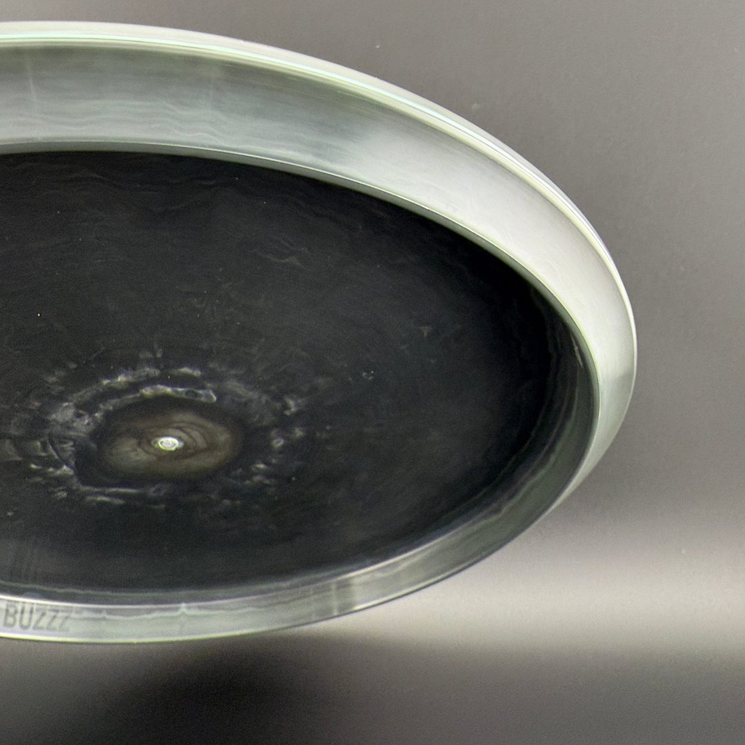 Swirly ESP Buzzz First Run - Paul McBeth 4x Claws - Black Jade Smoke Discraft