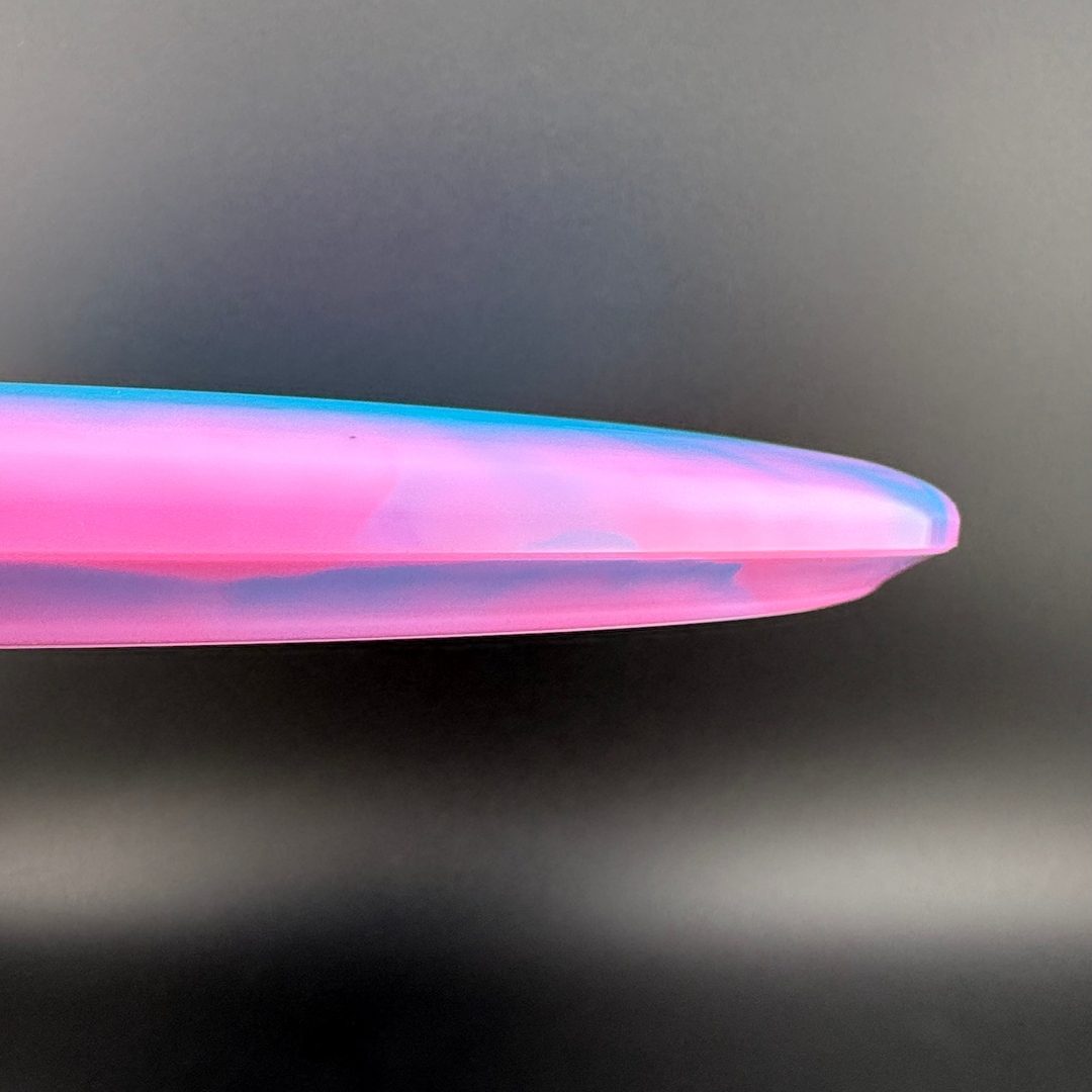 Gold Orbit Claymore - Kristin Latt 2025 Team Series Latitude 64