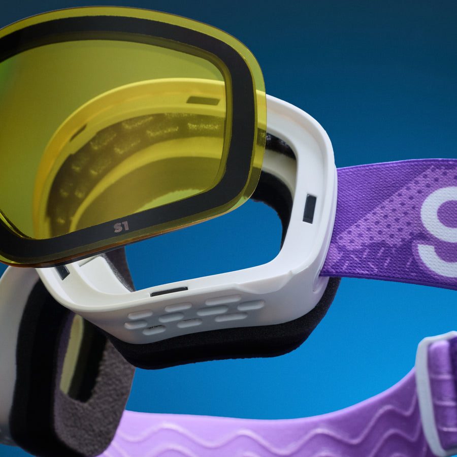 "Vintage Snow Suit Ambitions” PEAK G Polarized Snow Goggles Goodr